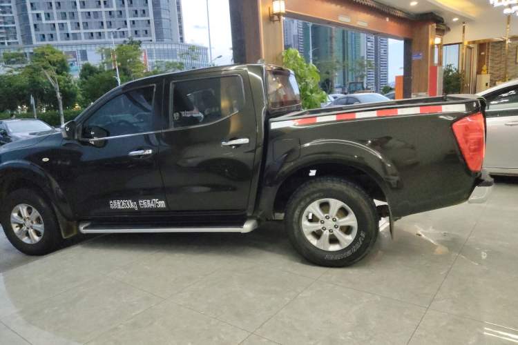 Used Nissan Navara 2017 2.5L Automatic 4x4 Luxury Edition QR25 Left Side