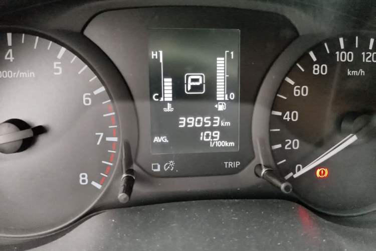 Used Nissan Navara 2017 2.5L Automatic 2WD Luxury Edition QR25 Odometer Close Up