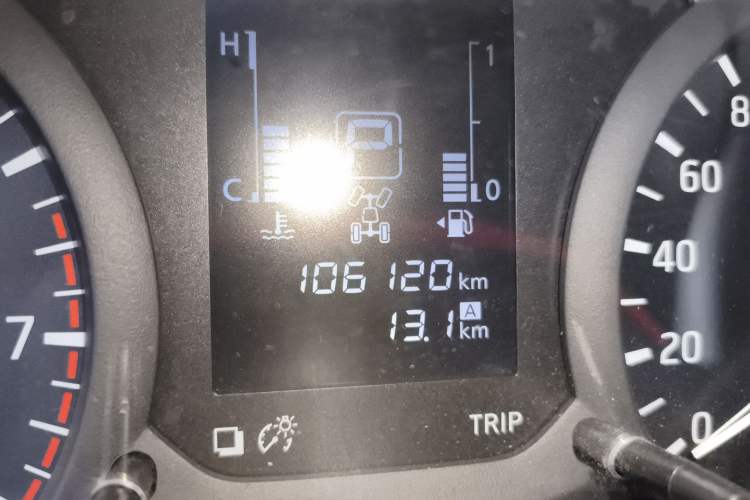 Used Nissan Navara 2017 2.5L Automatic 4x4 Luxury Edition QR25 Odometer Close Up