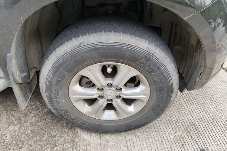 Used Nissan Navara 2017 2.5L Automatic 2WD Luxury Edition QR25 Right Front Wheel Hub