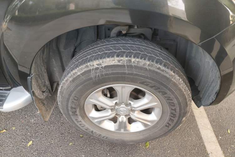 Used Nissan Navara 2017 2.5L Automatic 2WD Luxury Edition QR25 Right Front Wheel Hub