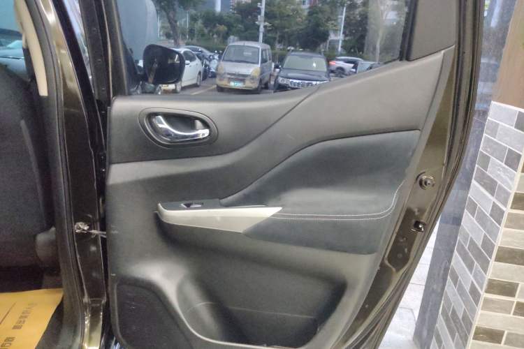 Used Nissan Navara 2017 2.5L Automatic 4x4 Luxury Edition QR25 Right Rear Door Interior