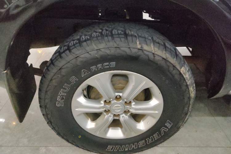 Used Nissan Navara 2017 2.5L Automatic 4x4 Luxury Edition QR25 Right Rear Wheel Hub