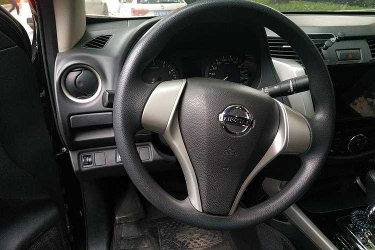 Used Nissan Navara 2017 2.5L Automatic 4x4 Luxury Edition QR25 Steering Wheel