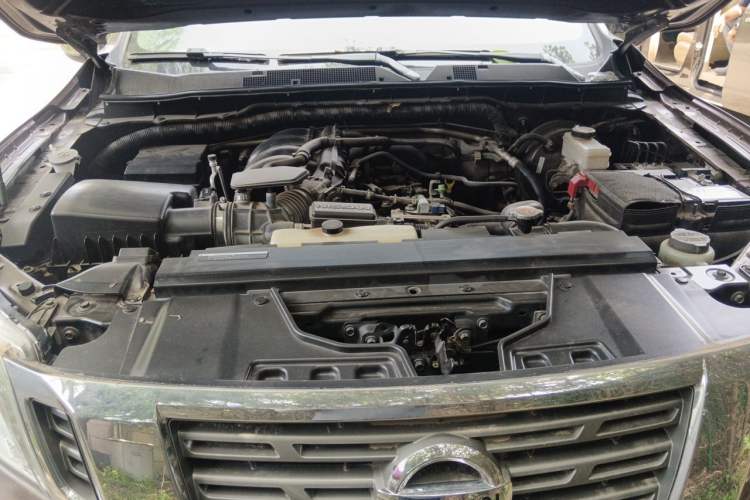 Used Nissan Navara 2017 2.5L Automatic 4x4 Luxury Edition QR25 Engine Bay
