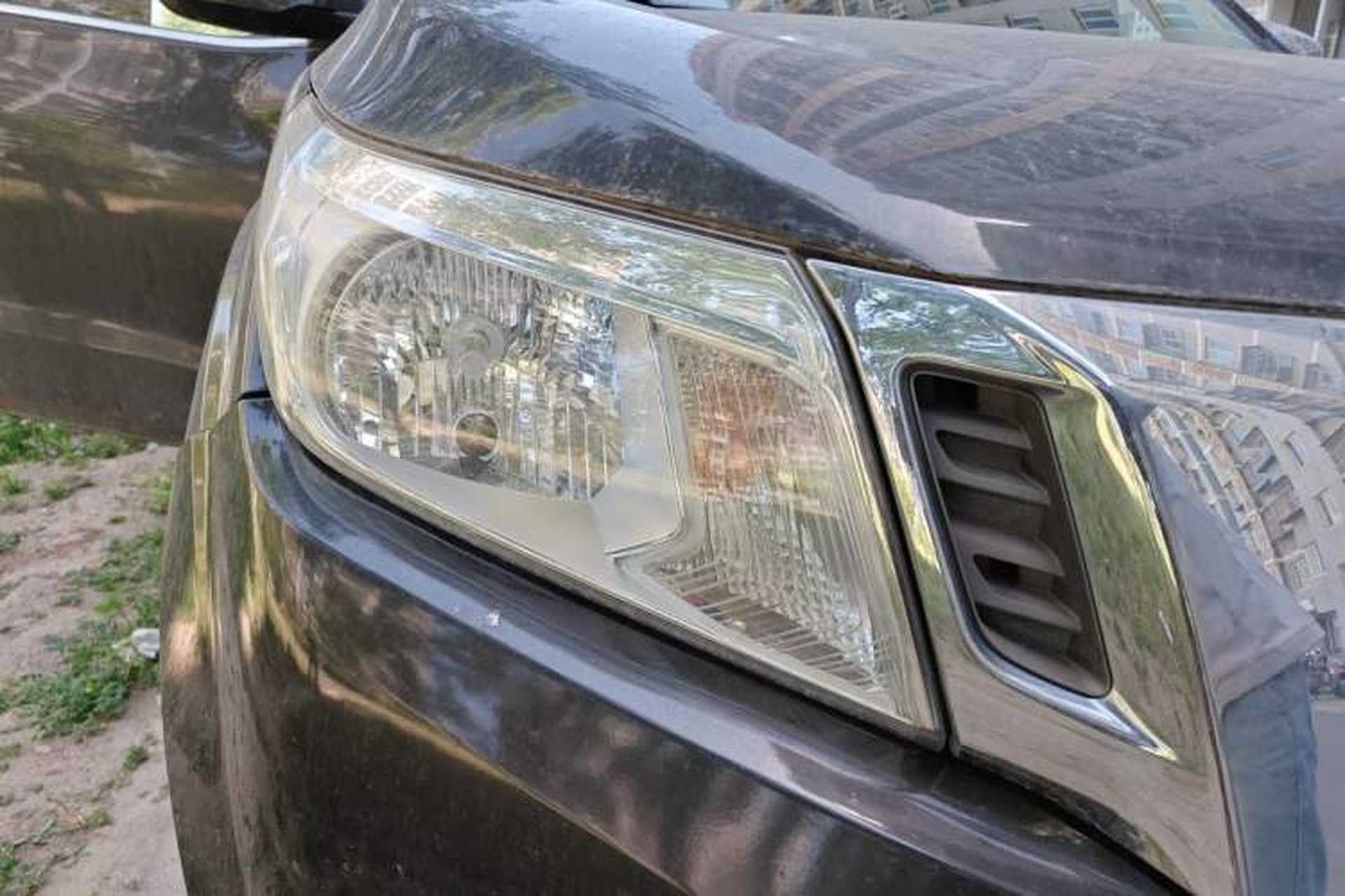 Used Nissan Navara 2017 2.5L Automatic 2WD Luxury Edition QR25 Right Front Headlight