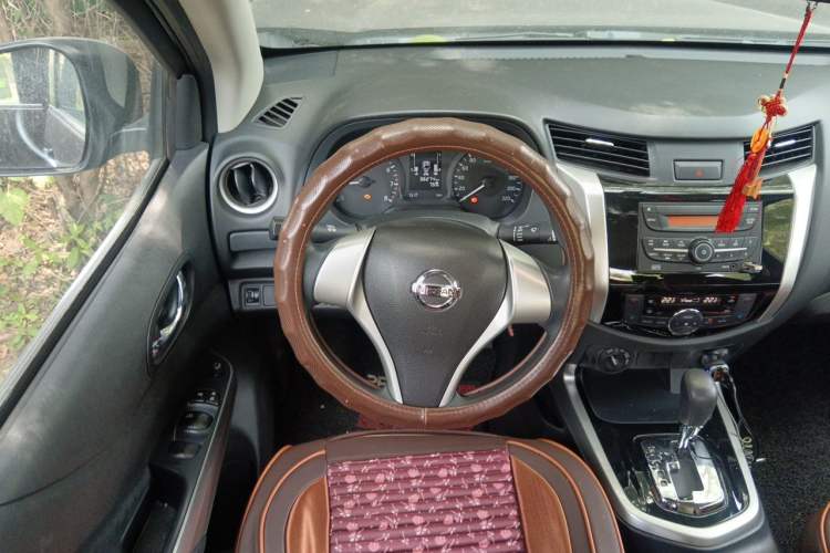 Used Nissan Navara 2017 2.5L Automatic 4x4 Luxury Edition QR25 Steering Wheel