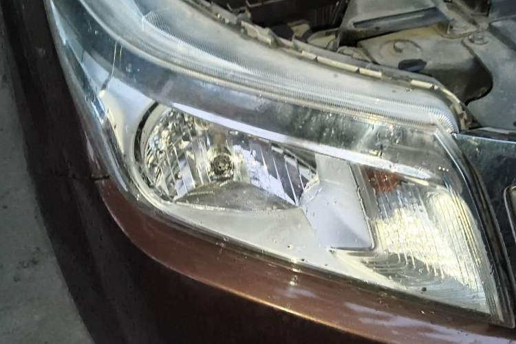 Used Nissan Navara 2017 2.5L Automatic 2WD Luxury Edition QR25 Right Front Headlight