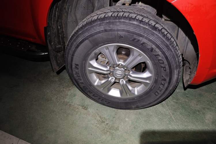 Used Nissan Navara 2017 2.5L Automatic 4x4 Luxury Edition QR25 Right Front Wheel Hub