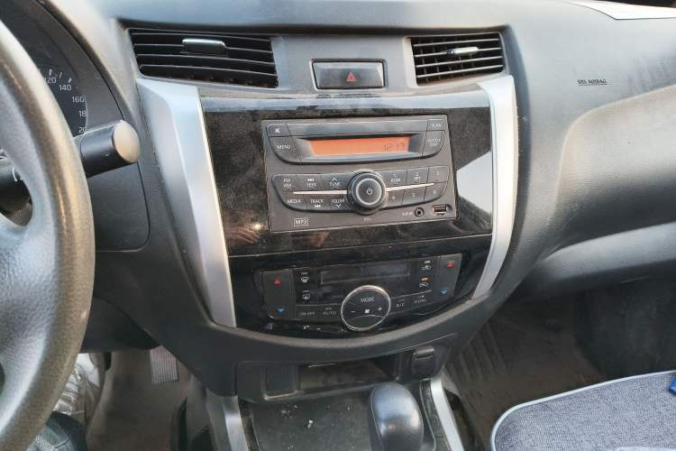 Used Nissan Navara 2017 2.5L Automatic 2WD Luxury Edition QR25 Audio And AC Panel