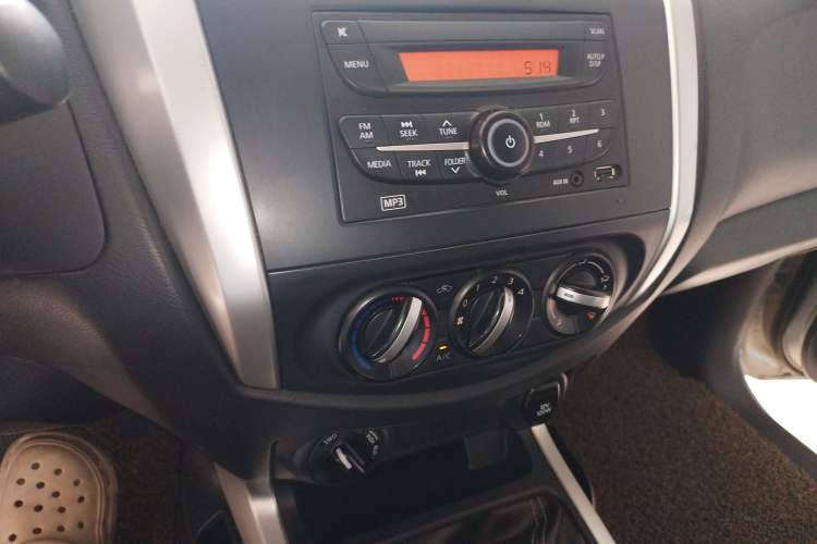 Used Nissan Navara 2017 2.5L Manual 4x4 Standard Edition QR25 Audio And AC Panel