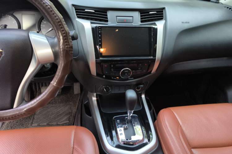 Used Nissan Navara 2017 2.5L Automatic 4x4 Luxury Edition QR25 Audio And AC Panel