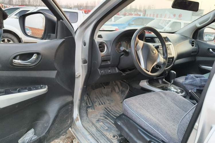Used Nissan Navara 2017 2.5L Automatic 2WD Luxury Edition QR25 Driver Seat