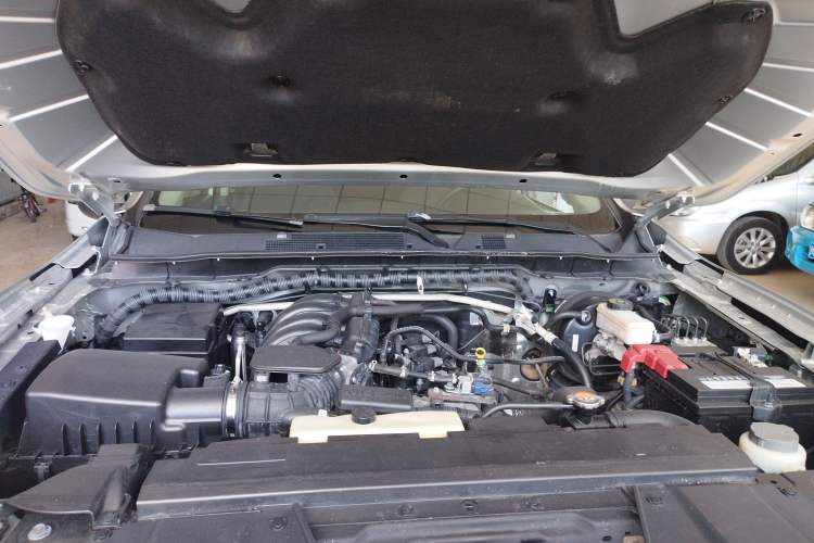 Used Nissan Navara 2017 2.5L Manual 4x4 Standard Edition QR25 Engine Bay