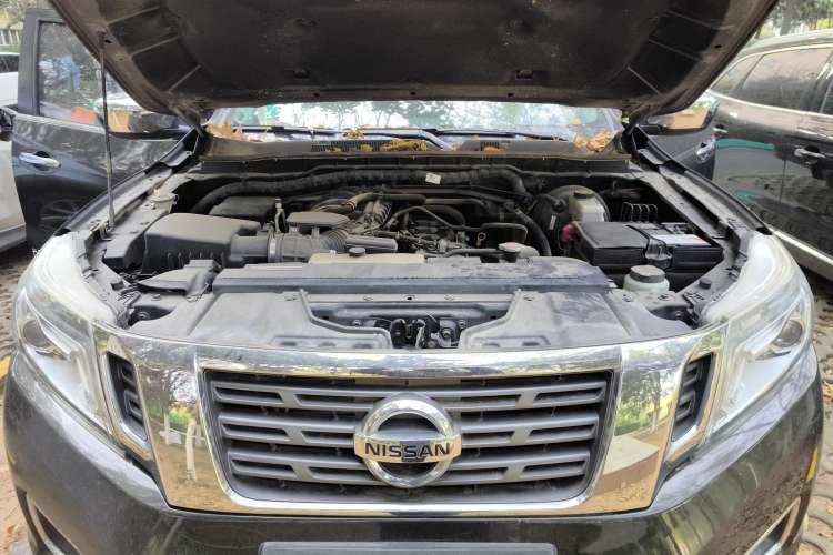 Used Nissan Navara 2017 2.5L Automatic 4x4 Luxury Edition QR25 Engine Bay