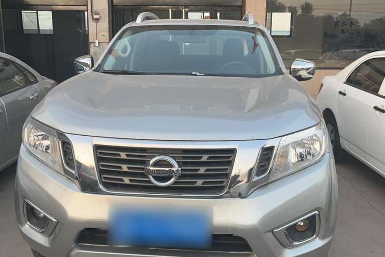 Used Nissan Navara 2017 2.5L Automatic 4x4 Luxury Edition QR25 Exterior 2