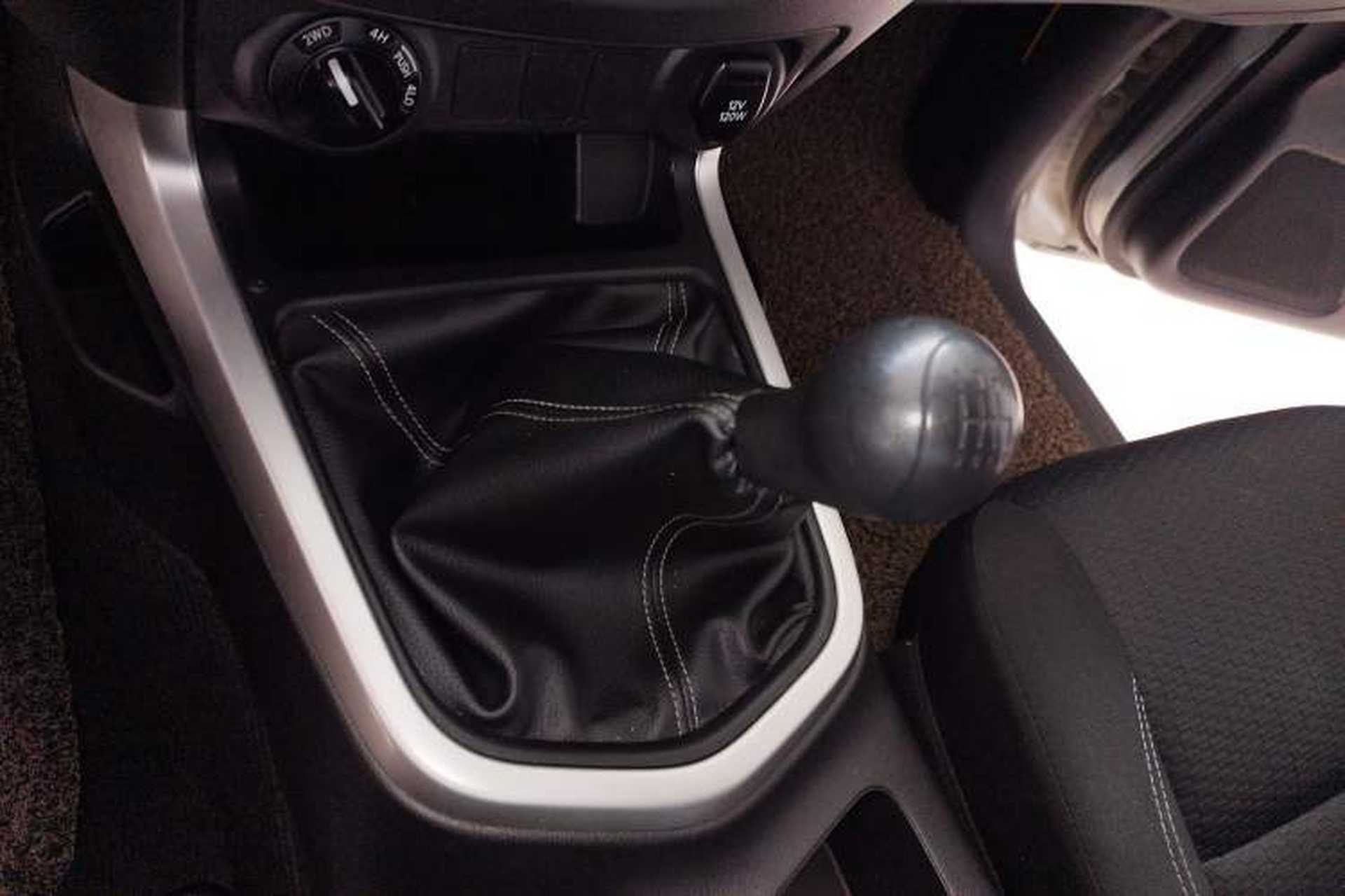 Used Nissan Navara 2017 2.5L Manual 4x4 Standard Edition QR25 Gear Lever