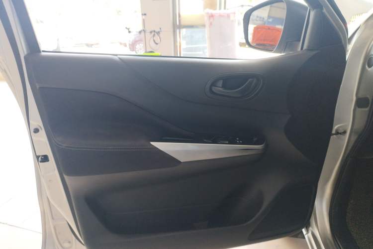Used Nissan Navara 2017 2.5L Manual 4x4 Standard Edition QR25 Left Front Door Interior