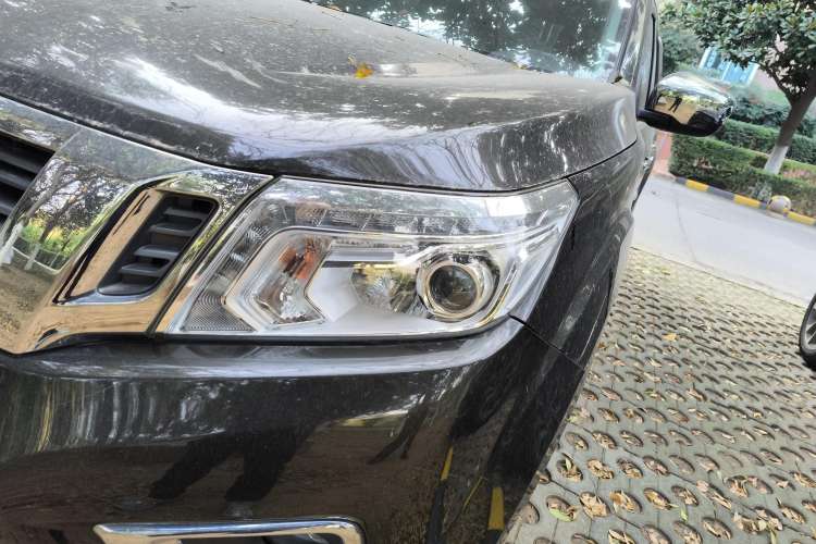 Used Nissan Navara 2017 2.5L Automatic 4x4 Luxury Edition QR25 Left Front Headlight