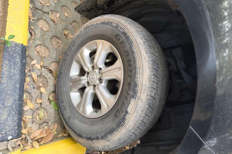 Used Nissan Navara 2017 2.5L Automatic 4x4 Luxury Edition QR25 Left Rear Wheel Hub