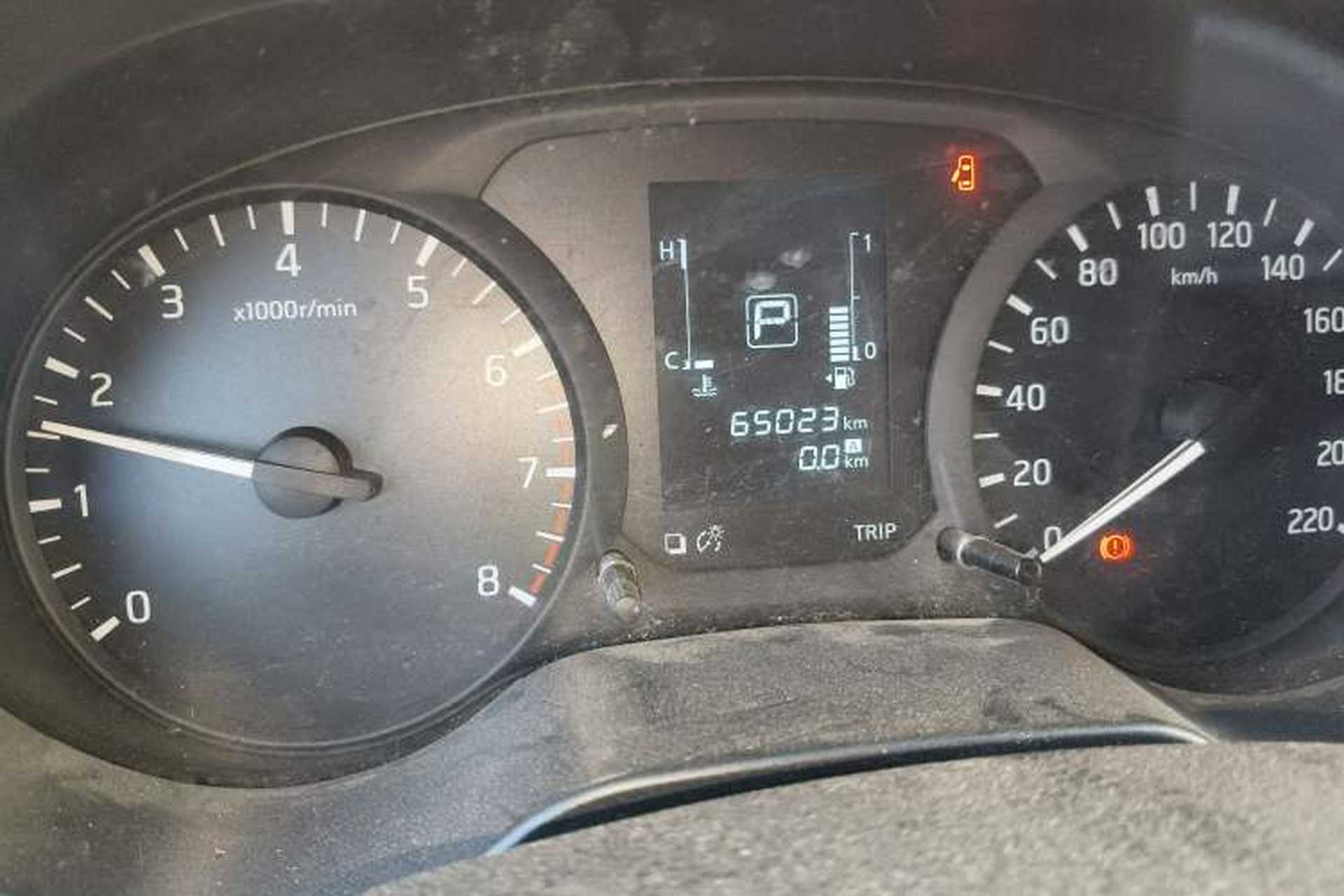 Used Nissan Navara 2017 2.5L Automatic 2WD Luxury Edition QR25 Odometer Close Up