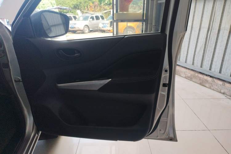Used Nissan Navara 2017 2.5L Manual 4x4 Standard Edition QR25 Right Front Door Interior