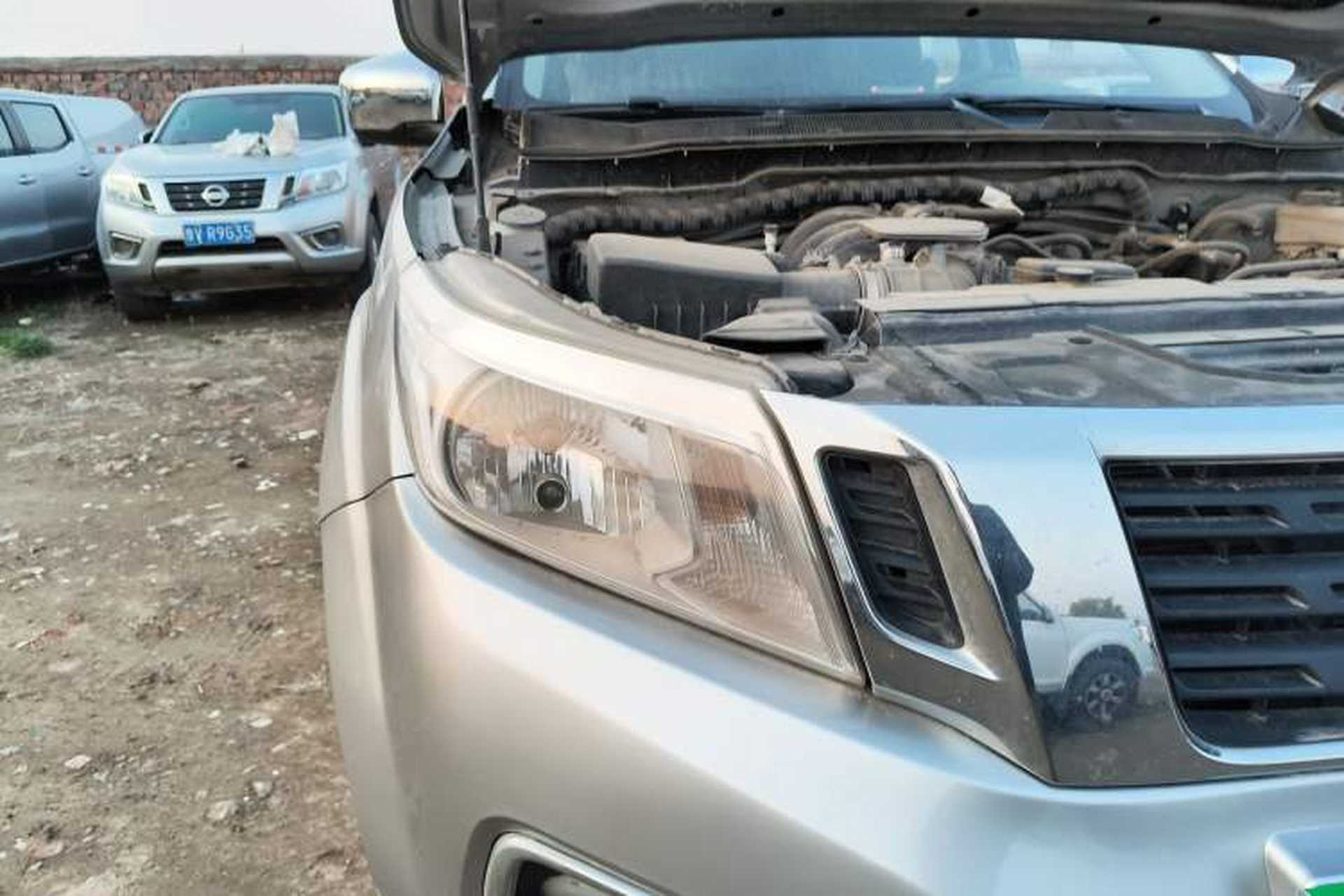 Used Nissan Navara 2017 2.5L Automatic 2WD Luxury Edition QR25 Right Front Headlight