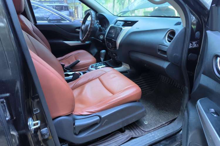 Used Nissan Navara 2017 2.5L Automatic 4x4 Luxury Edition QR25 Right Front Seat