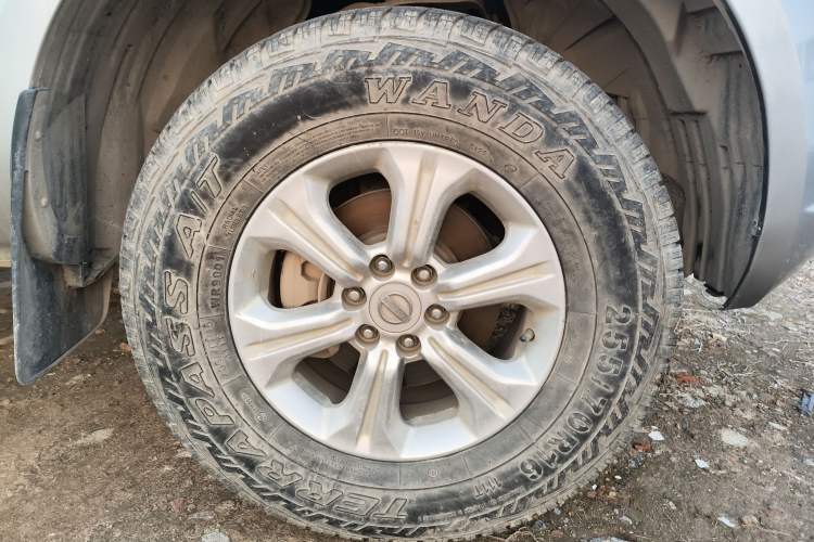 Used Nissan Navara 2017 2.5L Automatic 2WD Luxury Edition QR25 Right Front Wheel Hub