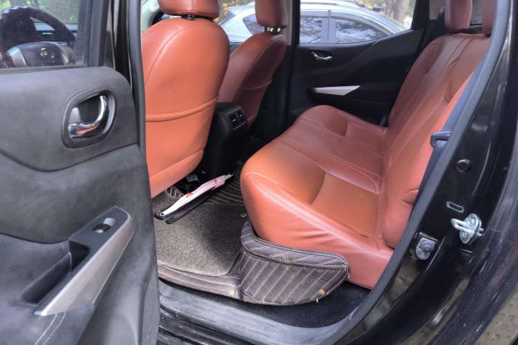 Used Nissan Navara 2017 2.5L Automatic 4x4 Luxury Edition QR25 Right Rear Seat