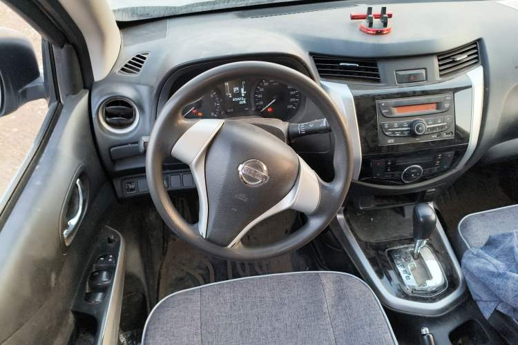Used Nissan Navara 2017 2.5L Automatic 2WD Luxury Edition QR25 Steering Wheel