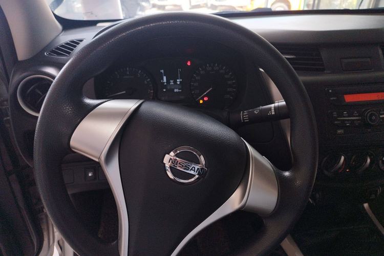 Used Nissan Navara 2017 2.5L Manual 4x4 Standard Edition QR25 Steering Wheel