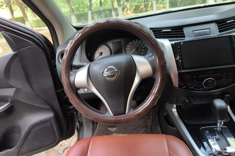 Used Nissan Navara 2017 2.5L Automatic 4x4 Luxury Edition QR25 Steering Wheel