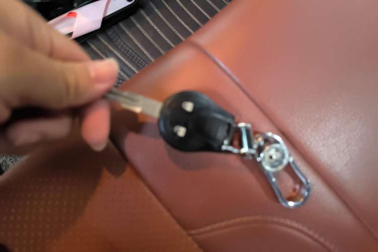 Used Nissan Navara 2017 2.5L Automatic 4x4 Luxury Edition QR25 Vehicle Key