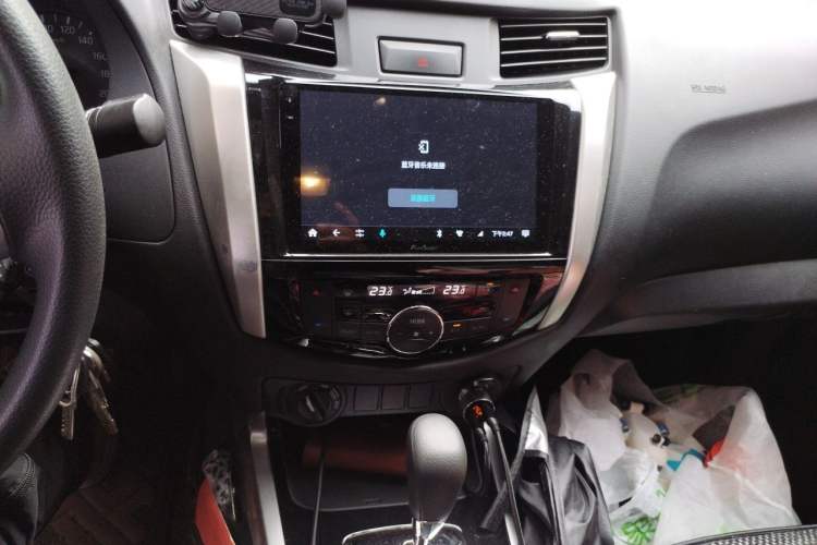 Used Nissan Navara 2017 2.5L Automatic 4x4 Luxury Edition QR25 Audio And AC Panel