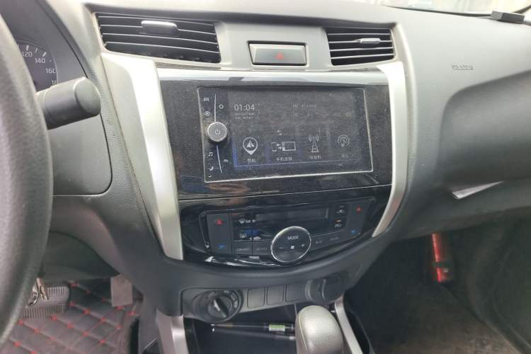 Used Nissan Navara 2017 2.5L Automatic 4x4 Luxury Edition QR25 Audio And AC Panel