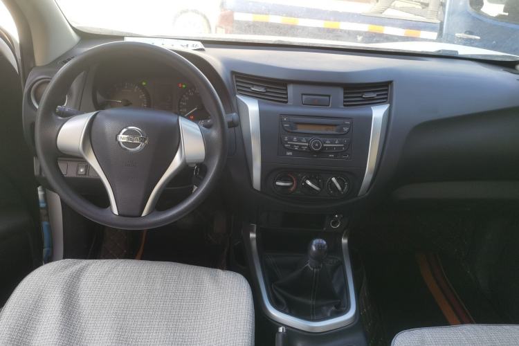 Used Nissan Navara 2017 2.5L Automatic 2WD Luxury Edition QR25 Center Console