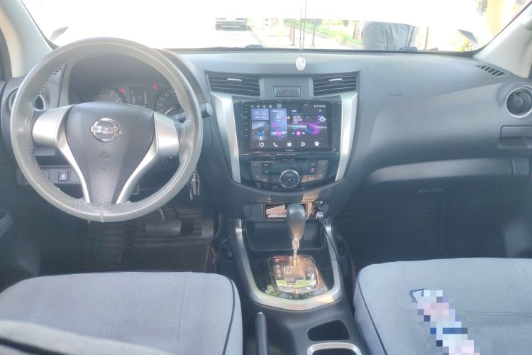 Used Nissan Navara 2017 2.5L Automatic 2WD Luxury Edition QR25 Center Console