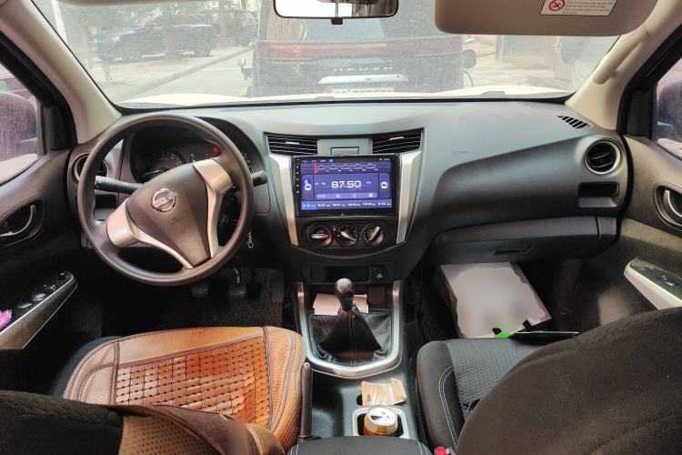 Used Nissan Navara 2017 2.5L Manual Two-Wheel Drive Standard Edition QR25 Center Console