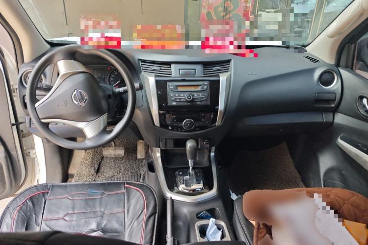 Used Nissan Navara 2017 2.5L Automatic 2WD Luxury Edition QR25 Center Console