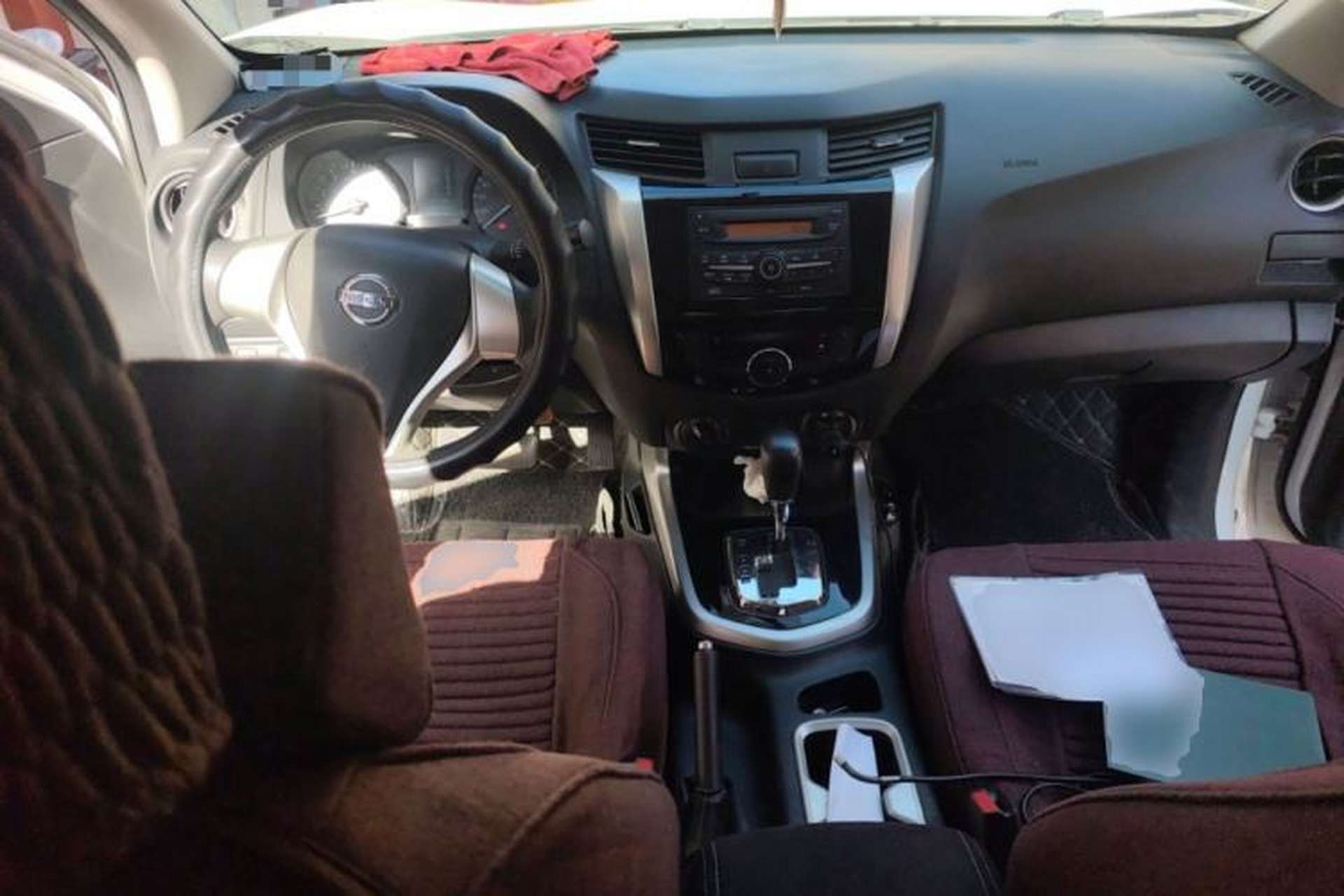 Used Nissan Navara 2017 2.5L Automatic 4x4 Luxury Edition QR25 Center Console