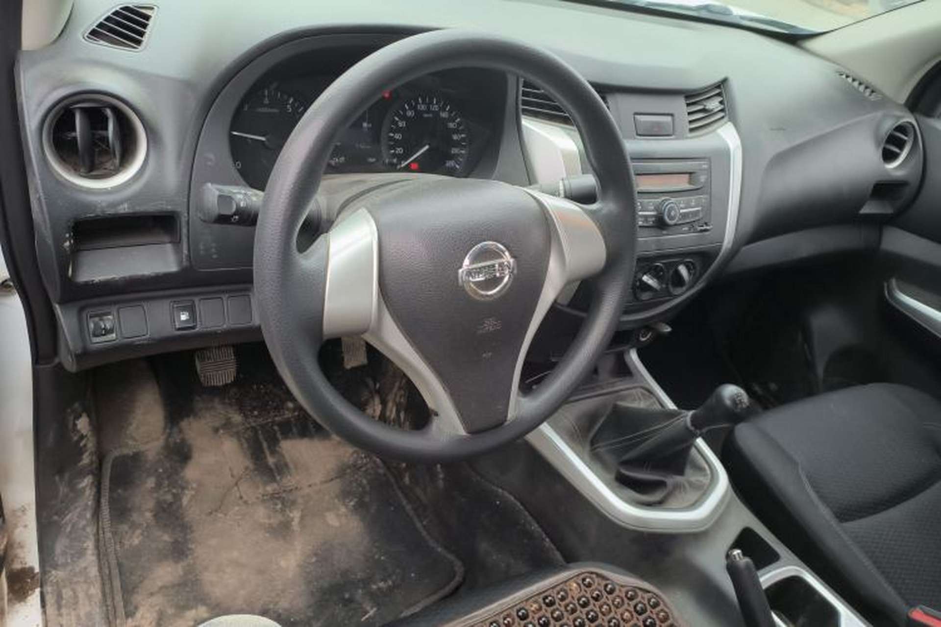 Used Nissan Navara 2017 2.5L Manual Two-Wheel Drive Standard Edition QR25 Center Console
