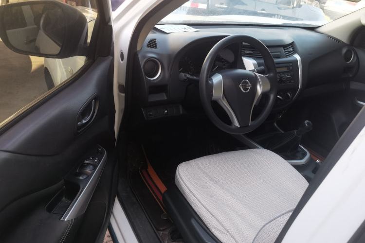 Used Nissan Navara 2017 2.5L Automatic 2WD Luxury Edition QR25 Driver Seat