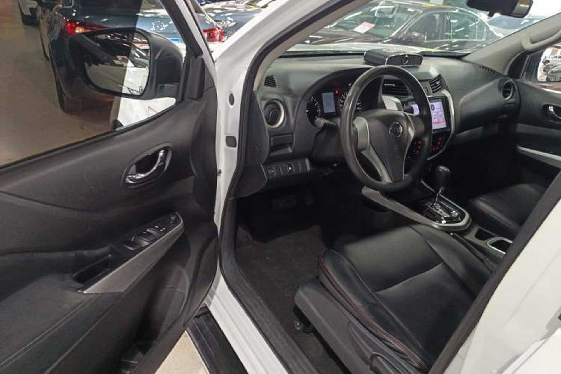 Used Nissan Navara 2017 2.5L Automatic 2WD Luxury Edition QR25 Driver Seat