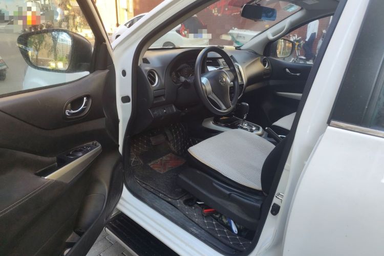 Used Nissan Navara 2017 2.5L Automatic 4x4 Luxury Edition QR25 Driver Seat