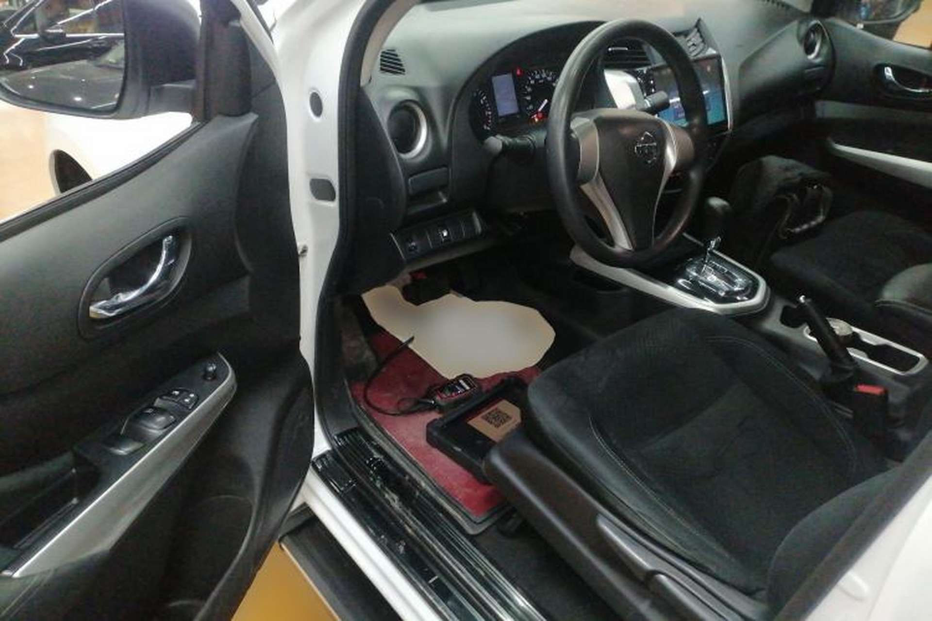 Used Nissan Navara 2017 2.5L Automatic 2WD Luxury Edition QR25 Driver Seat