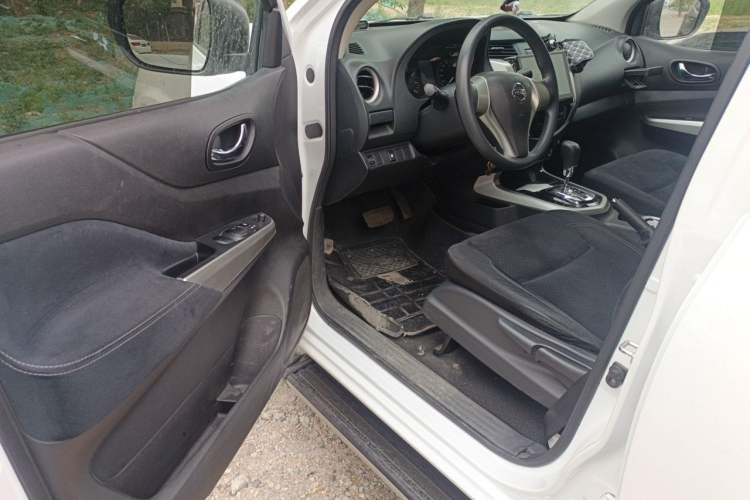 Used Nissan Navara 2017 2.5L Automatic 2WD Luxury Edition QR25 Driver Seat