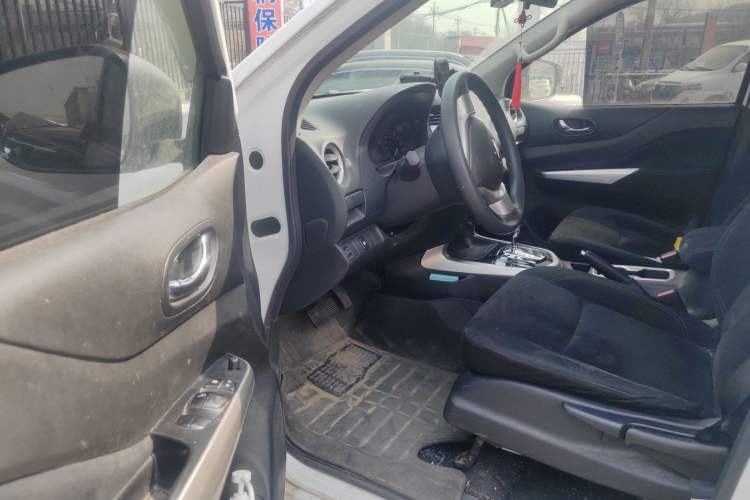 Used Nissan Navara 2017 2.5L Automatic 4x4 Luxury Edition QR25 Driver Seat