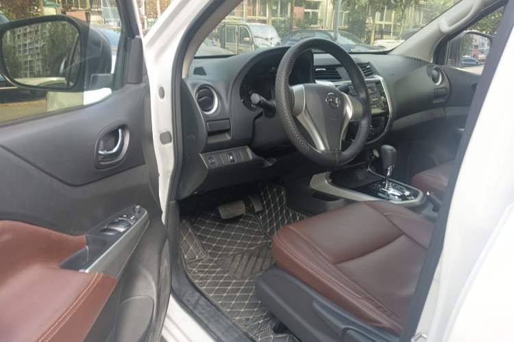Used Nissan Navara 2017 2.5L Automatic 2WD Luxury Edition QR25 Driver Seat