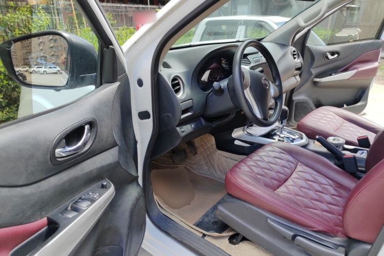 Used Nissan Navara 2017 2.5L Automatic 4x4 Luxury Edition QR25 Driver Seat